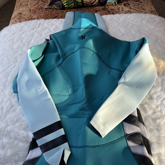 Hurley wetsuit - Picture 8 of 14